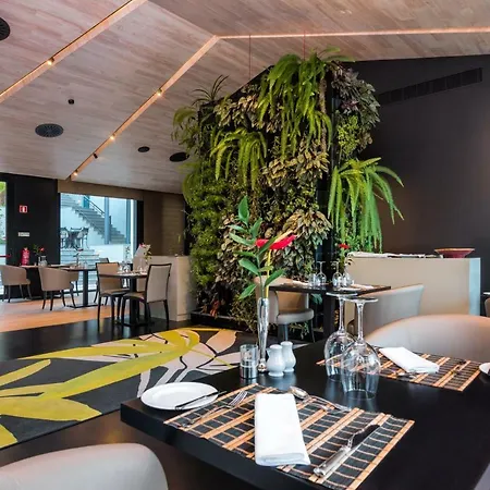 Deluxe Suites At Gardens Ξενοδοχείο 4*