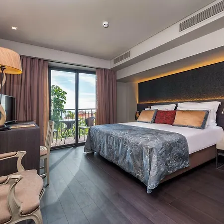 Deluxe Suites At Gardens 4* Φουνκάλ