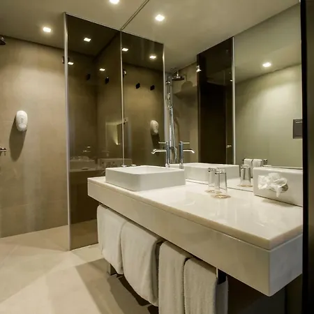 Deluxe Suites At Gardens 4* Funchal (Madeira)